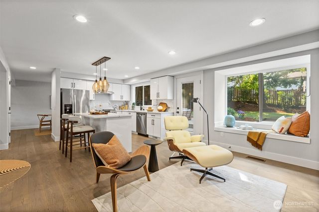 10345 36th Avenue NE, Seattle, WA 98125