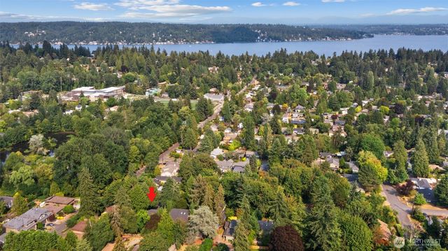 10345 36th Avenue NE, Seattle, WA 98125