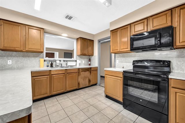 6610 Northleaf Drive, Houston, TX 77086