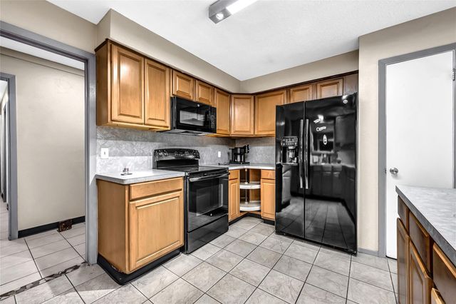 6610 Northleaf Drive, Houston, TX 77086