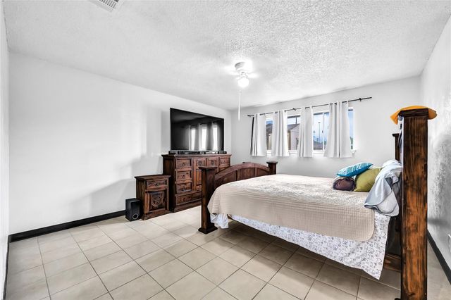 6610 Northleaf Drive, Houston, TX 77086