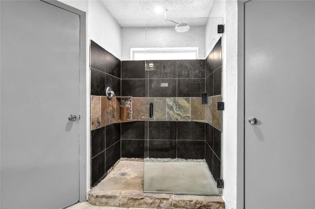 6610 Northleaf Drive, Houston, TX 77086