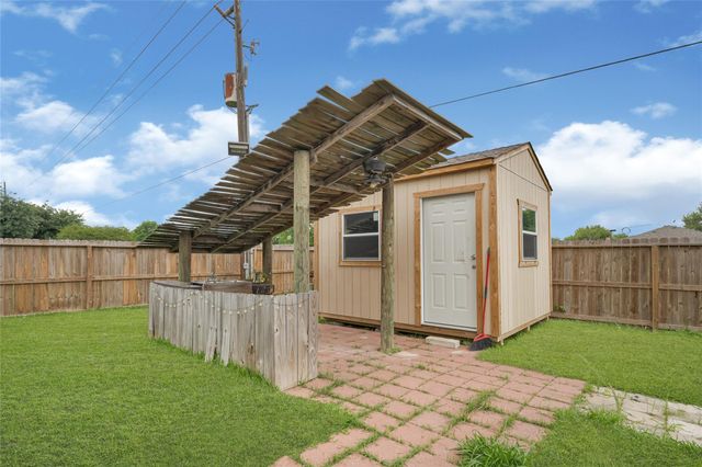 6610 Northleaf Drive, Houston, TX 77086