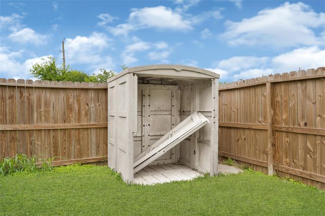 6610 Northleaf Drive, Houston, TX 77086