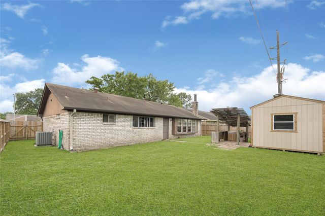 6610 Northleaf Drive, Houston, TX 77086