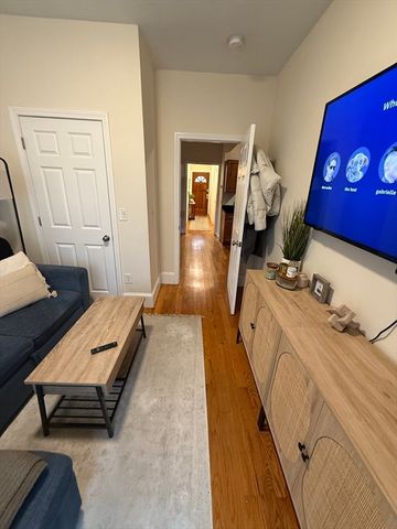 58 Medford St 1, Somerville, MA 02143