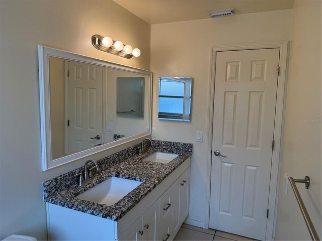 824 S LONE OAK DRIVE b, Leesburg, FL 34748