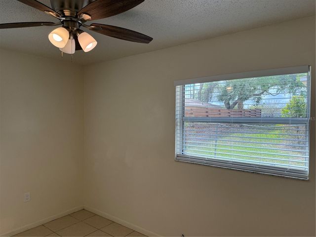 824 S LONE OAK DRIVE b, Leesburg, FL 34748