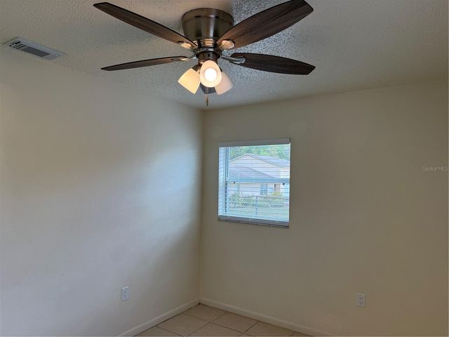 824 S LONE OAK DRIVE b, Leesburg, FL 34748