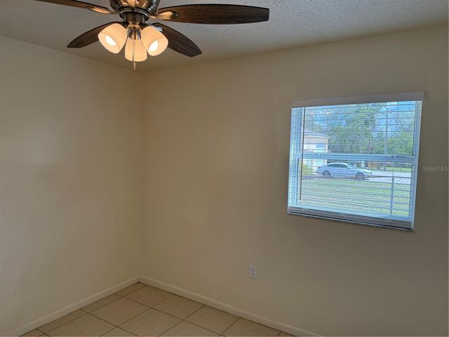 824 S LONE OAK DRIVE b, Leesburg, FL 34748