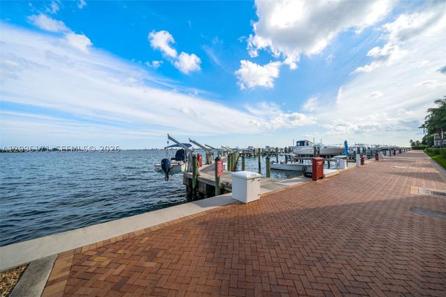 2000 Towerside Ter PH-3, Miami, FL 33138