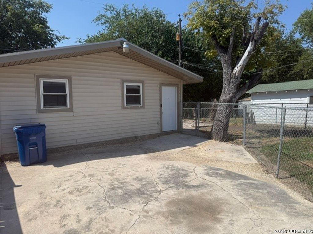 1506 W Thorain Blvd BACK HOUSE, San Antonio, TX 78201