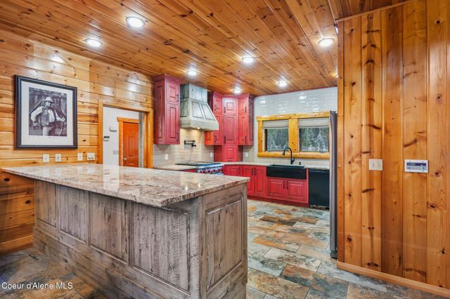 58250 Hwy 200, Clark Fork, ID 83811