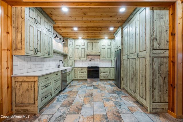 58250 Hwy 200, Clark Fork, ID 83811