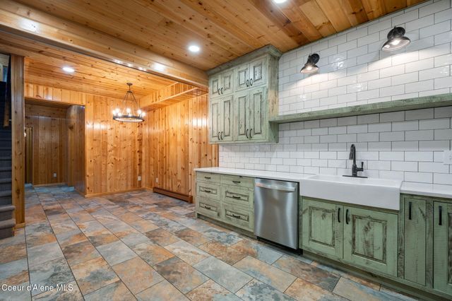 58250 Hwy 200, Clark Fork, ID 83811