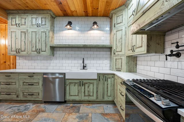 58250 Hwy 200, Clark Fork, ID 83811