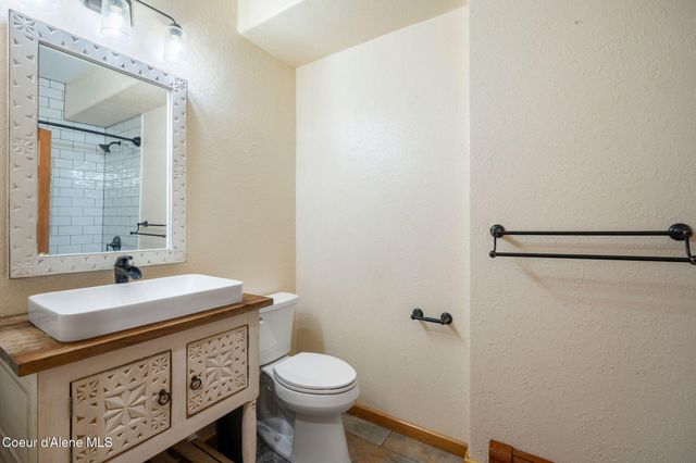 58250 Hwy 200, Clark Fork, ID 83811