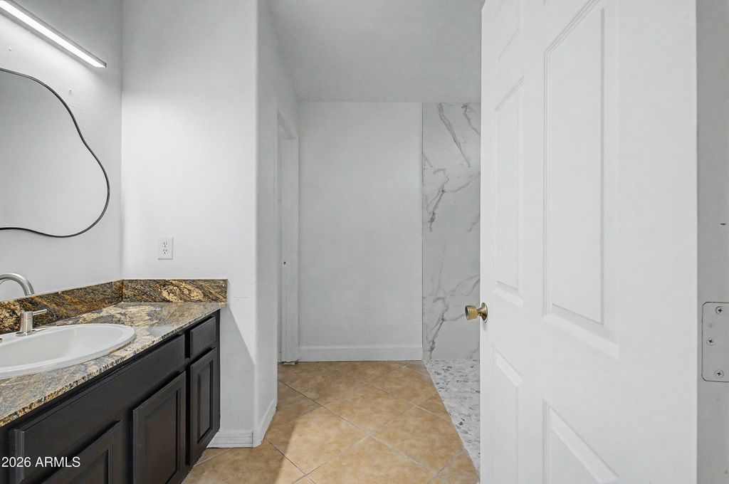 Image 15 of property listing at 3016 S 107TH Avenue, Tolleson, AZ 85353