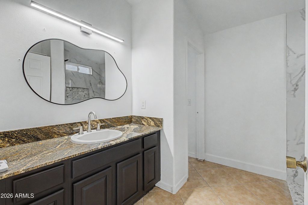 Image 16 of property listing at 3016 S 107TH Avenue, Tolleson, AZ 85353