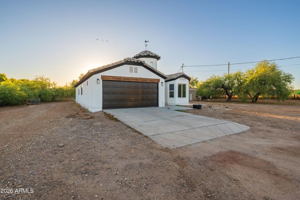 Image 27 of property listing at 3016 S 107TH Avenue, Tolleson, AZ 85353