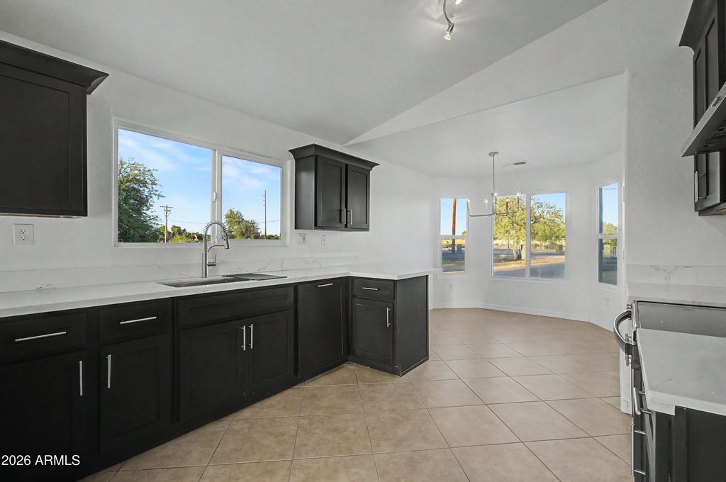 Image 5 of property listing at 3016 S 107TH Avenue, Tolleson, AZ 85353