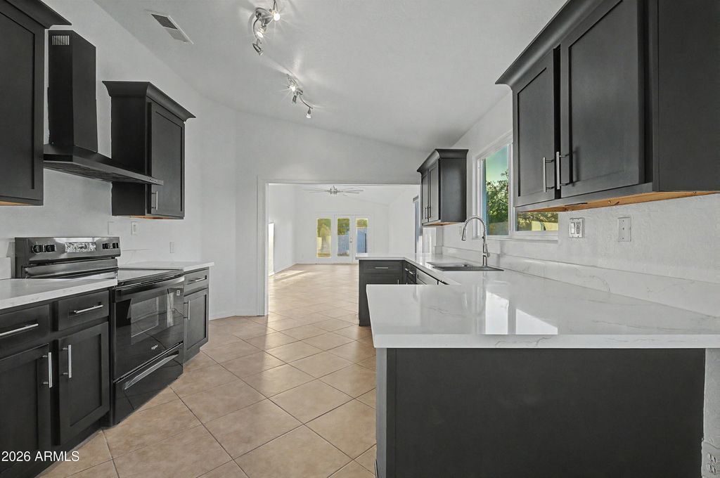 Image 8 of property listing at 3016 S 107TH Avenue, Tolleson, AZ 85353