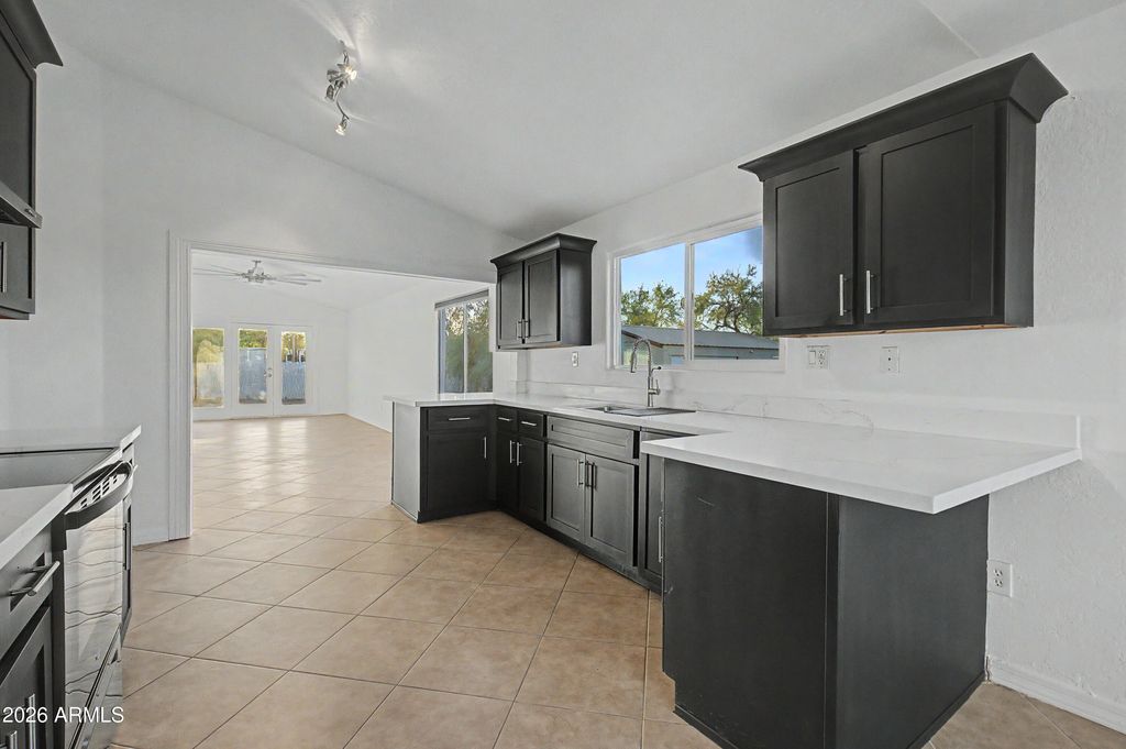 Image 9 of property listing at 3016 S 107TH Avenue, Tolleson, AZ 85353