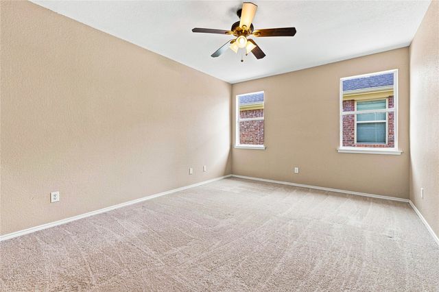 2833 Wakecrest Drive, Fort Worth, TX 76108