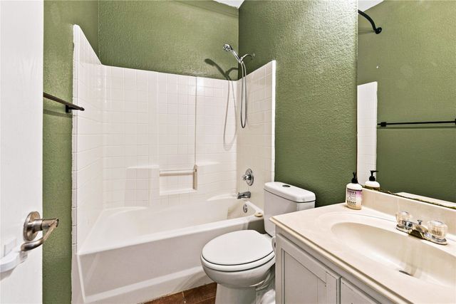 2833 Wakecrest Drive, Fort Worth, TX 76108
