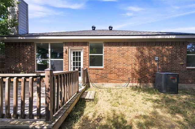 2833 Wakecrest Drive, Fort Worth, TX 76108