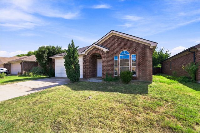 2833 Wakecrest Drive, Fort Worth, TX 76108