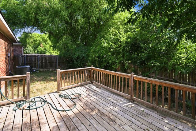 2833 Wakecrest Drive, Fort Worth, TX 76108