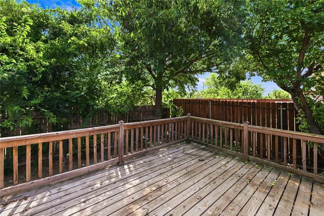 2833 Wakecrest Drive, Fort Worth, TX 76108