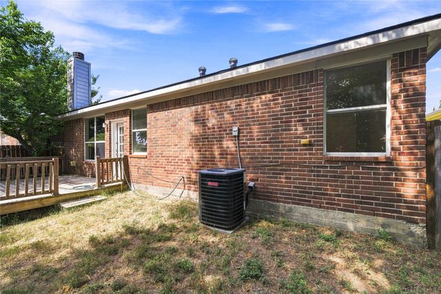 2833 Wakecrest Drive, Fort Worth, TX 76108