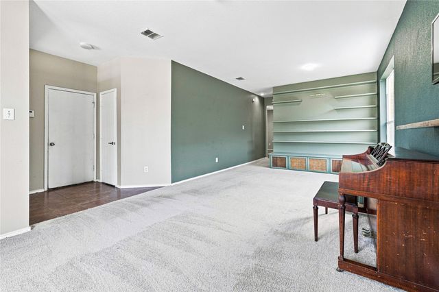 2833 Wakecrest Drive, Fort Worth, TX 76108