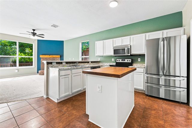 2833 Wakecrest Drive, Fort Worth, TX 76108