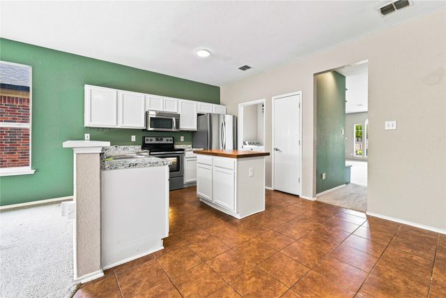 2833 Wakecrest Drive, Fort Worth, TX 76108