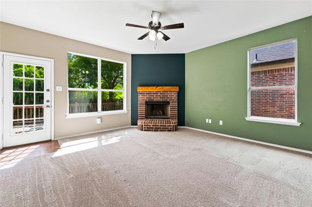 2833 Wakecrest Drive, Fort Worth, TX 76108