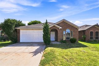 2833 Wakecrest Drive, Fort Worth, TX 76108