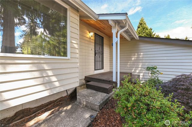 16420 W Lake Goodwin Road, Stanwood, WA 98292