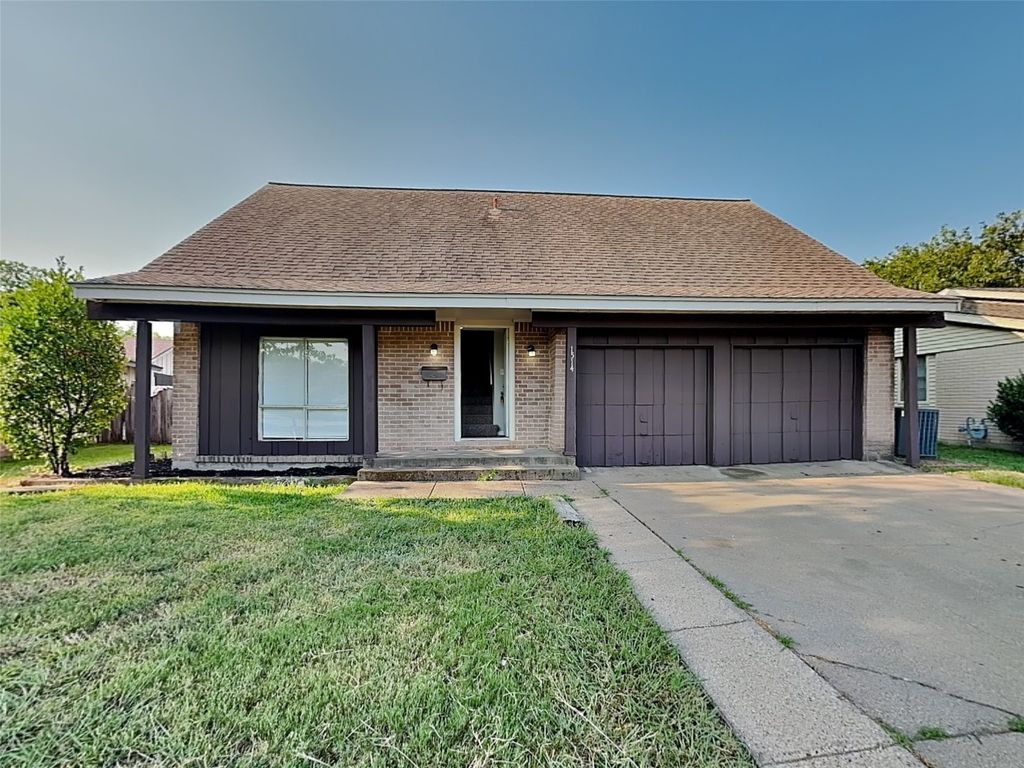 1514 Regina Court S, Irving, TX 75062