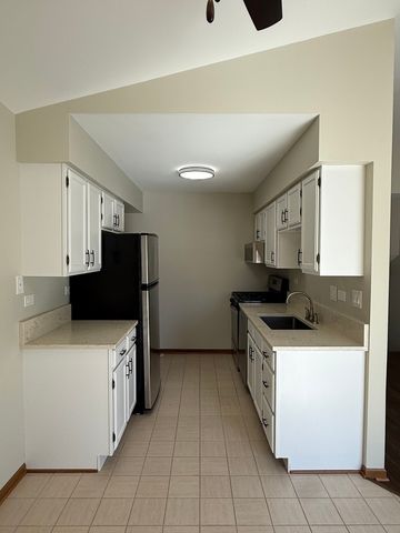 39 Spuhler Drive 39, Batavia, IL 60510