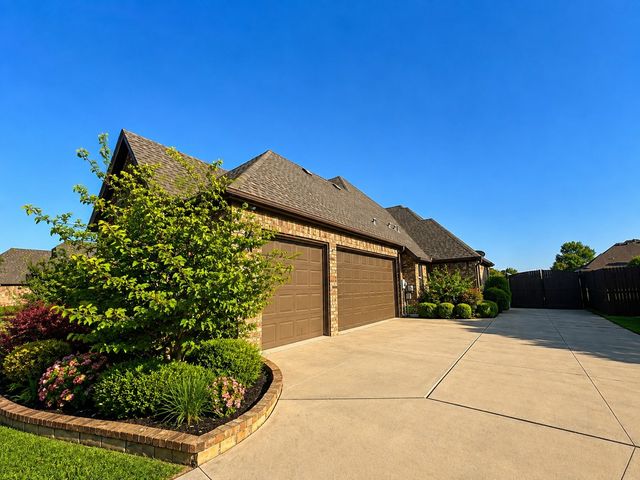 1317 Bluff Springs Drive, Fort Worth, TX 76052