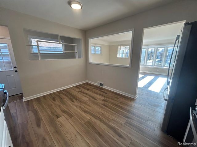 21221 Gordon Road, Saint Clair Shores, MI 48081