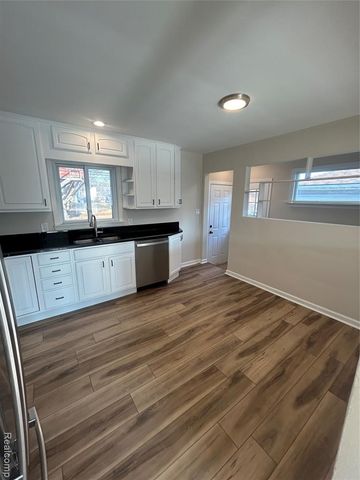 21221 Gordon Road, Saint Clair Shores, MI 48081