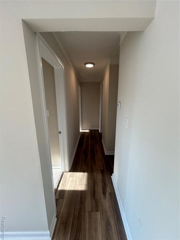 21221 Gordon Road, Saint Clair Shores, MI 48081