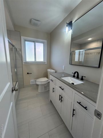 21221 Gordon Road, Saint Clair Shores, MI 48081