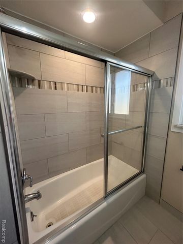 21221 Gordon Road, Saint Clair Shores, MI 48081