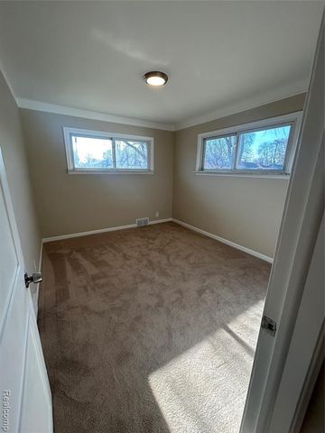 21221 Gordon Road, Saint Clair Shores, MI 48081