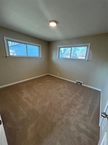 21221 Gordon Road, Saint Clair Shores, MI 48081